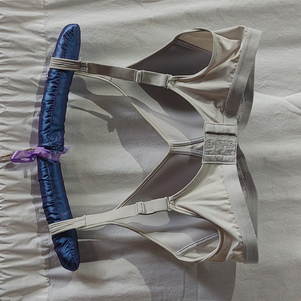 Hanes Bra - Picture 2 of 7
